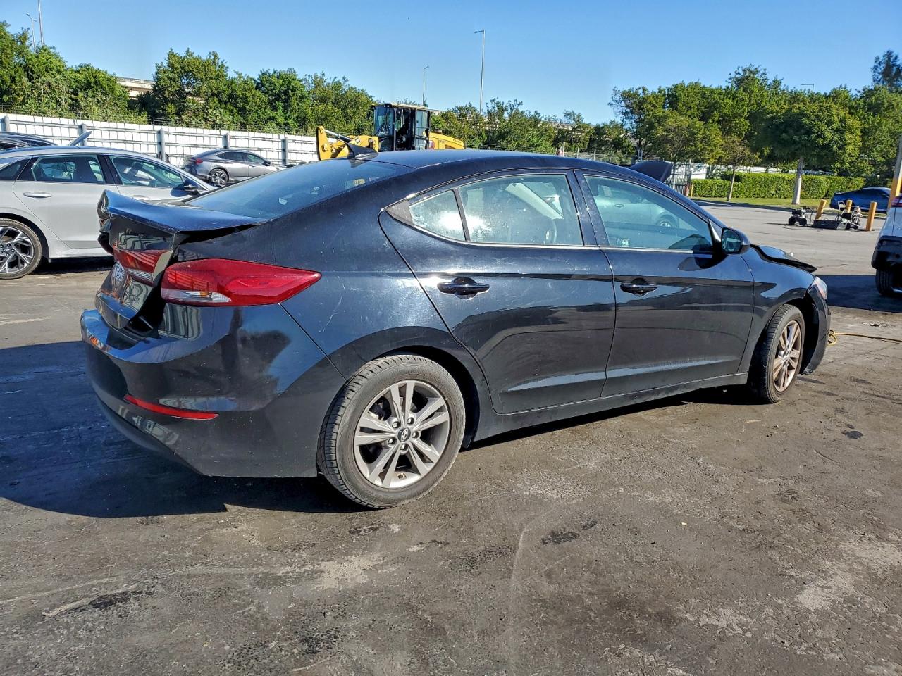 Hyundai ELANTRA Sel Image 2