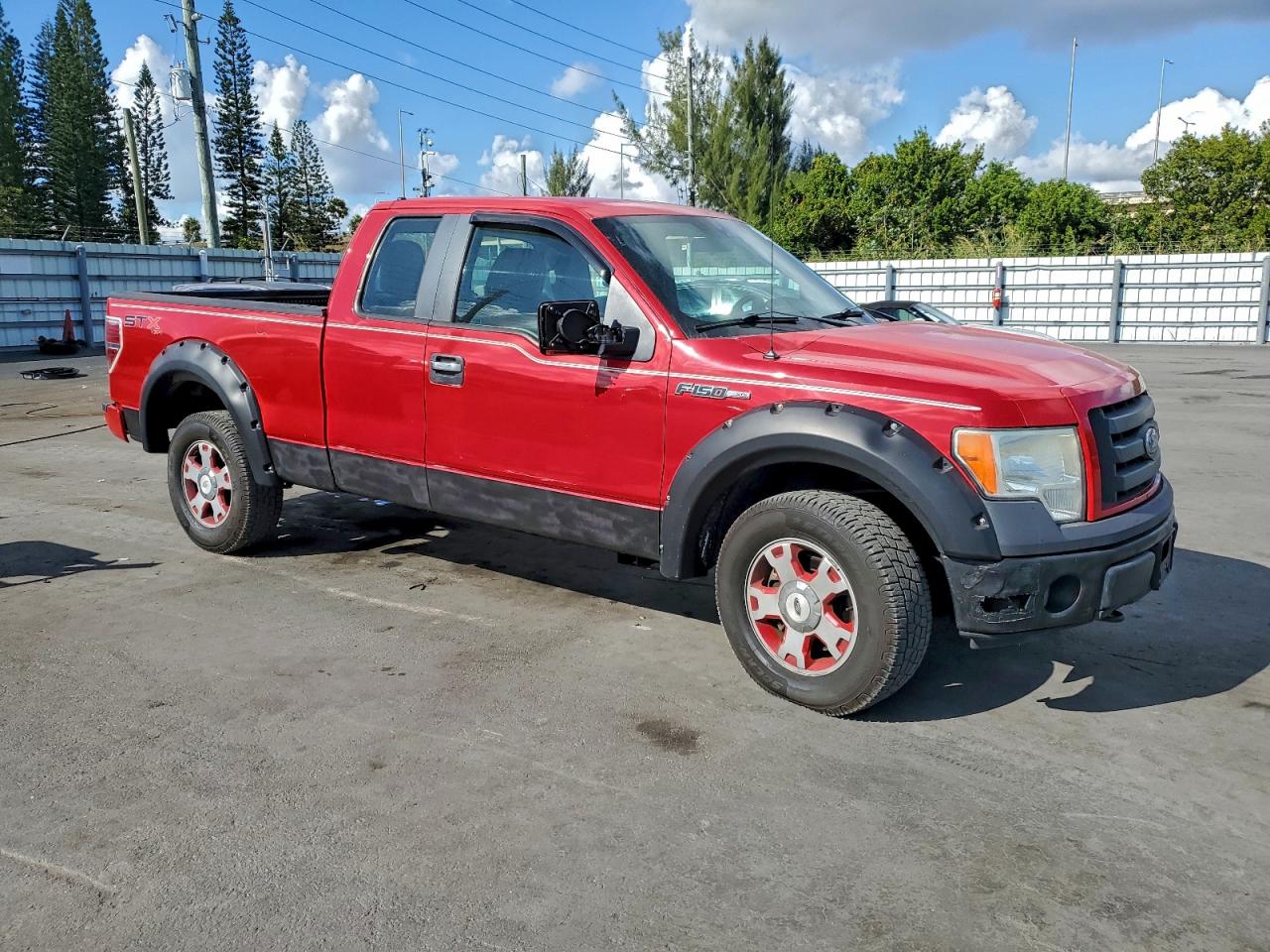 Ford F-150 Super Cab Image 5