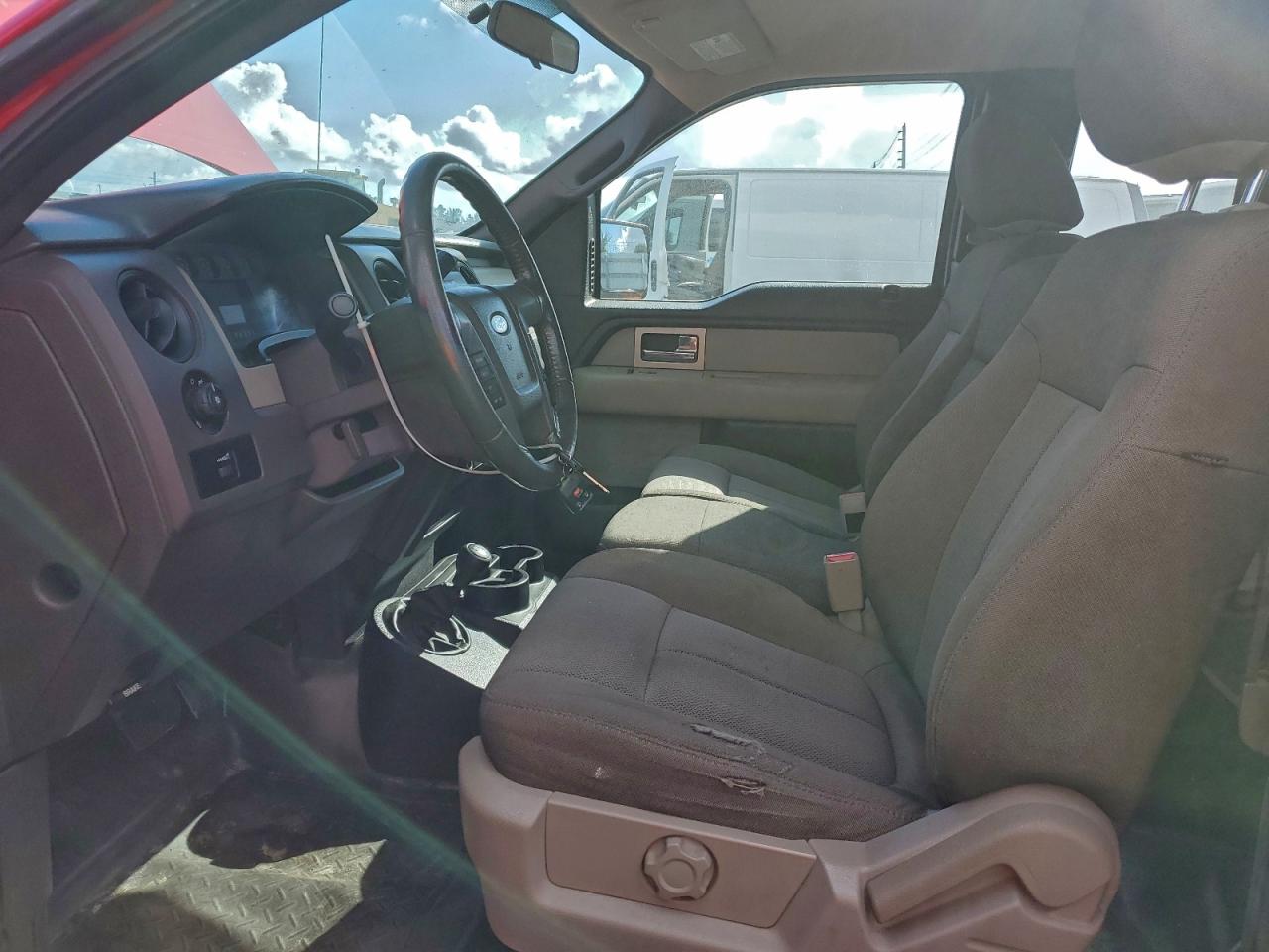 Ford F-150 Super Cab Image 6