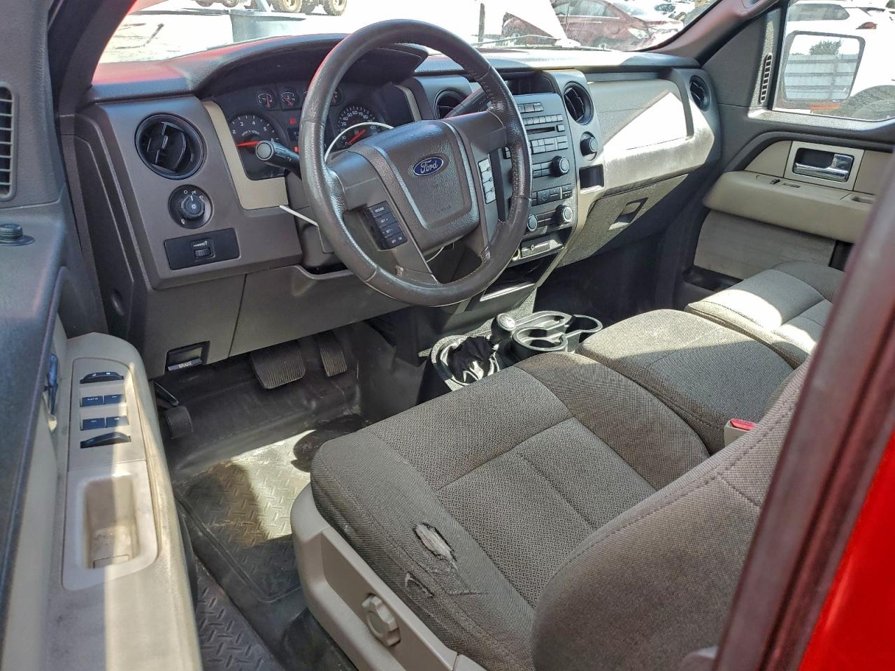 Ford F-150 Super Cab Image 9