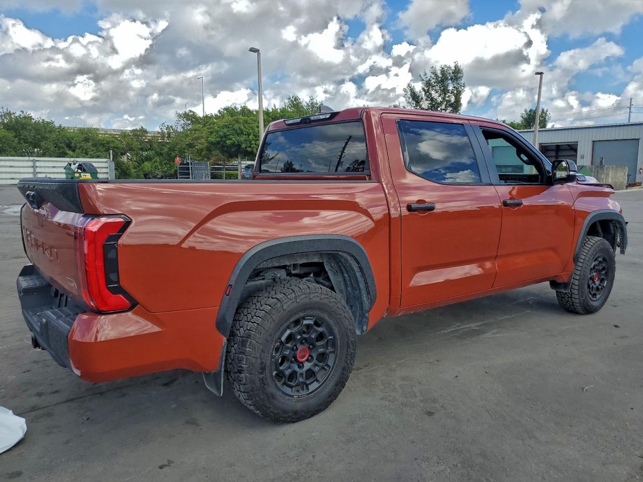 Toyota Tundra Crewmax Limited Image 5