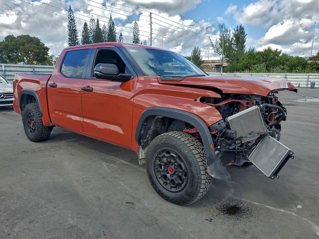 Toyota Tundra Crewmax Limited Image 12