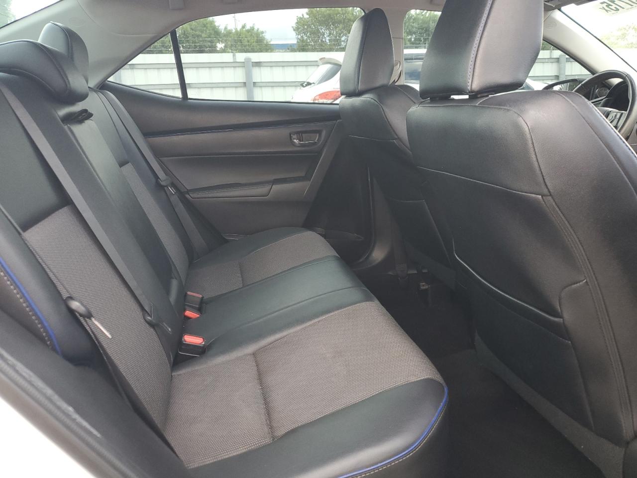 Toyota Corolla L Image 11