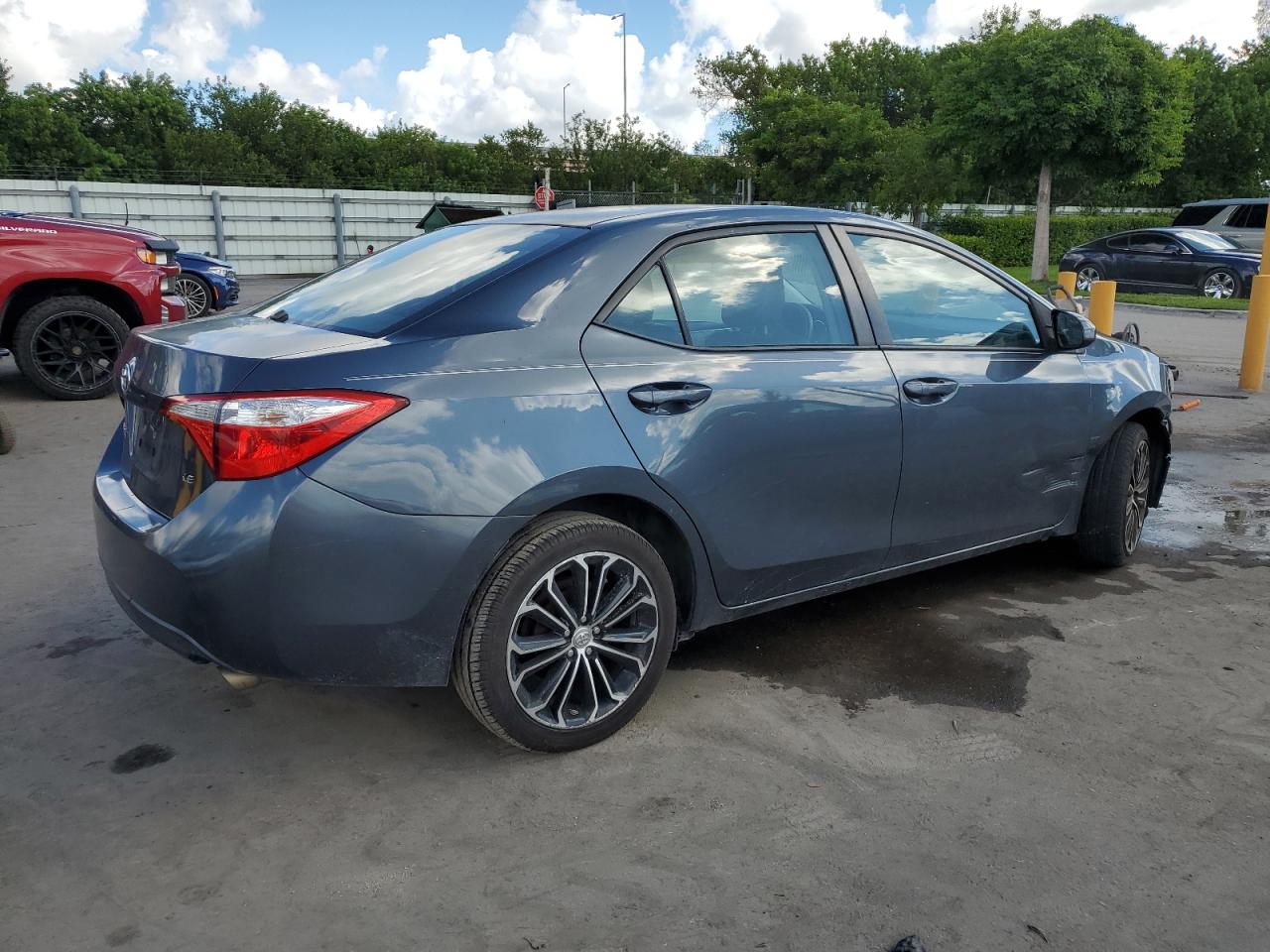 Toyota Corolla L Image 2