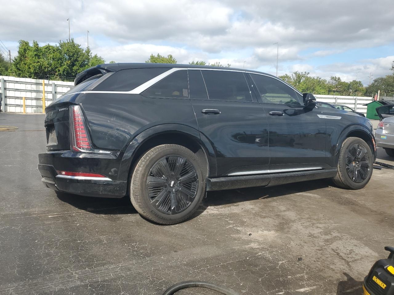 Cadillac Escalade Lux-2 Image 9