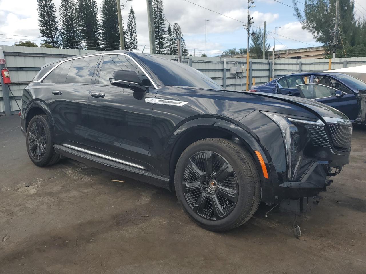 Cadillac Escalade Lux-2 Image 3