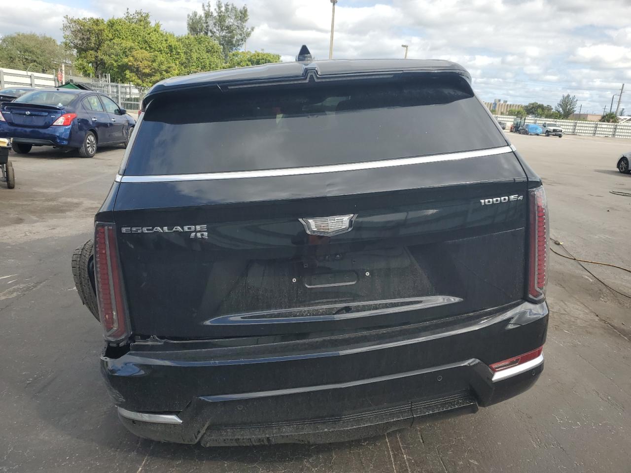 Cadillac Escalade Lux-2 Image 6