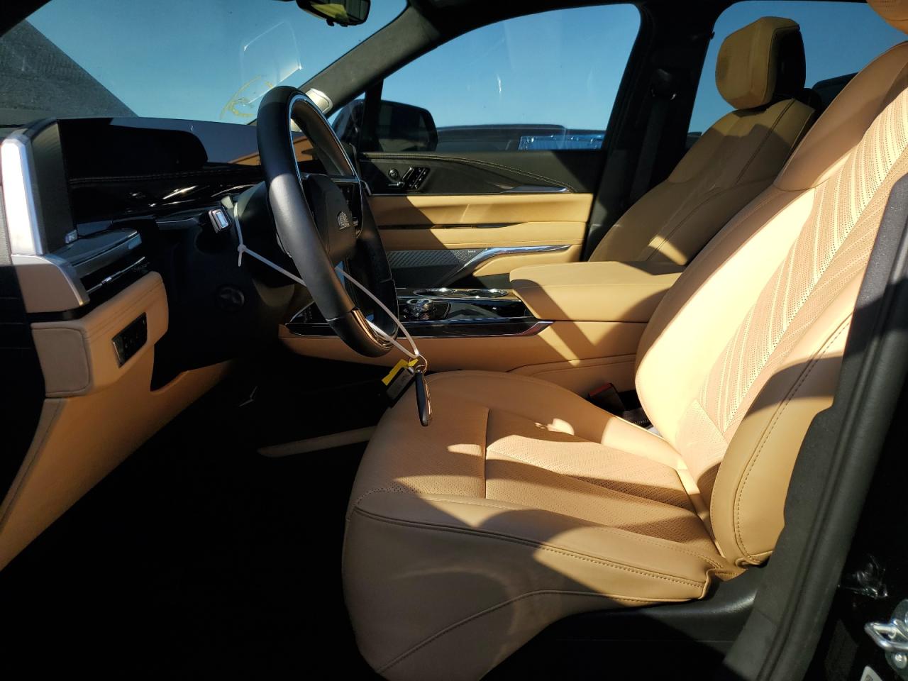 Cadillac Escalade Lux-2 Image 4