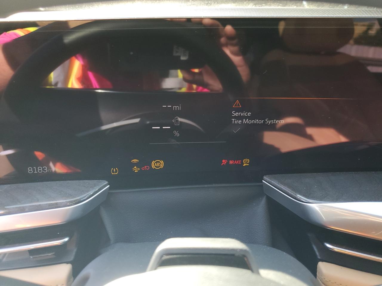 Cadillac Escalade Lux-2 Image 8