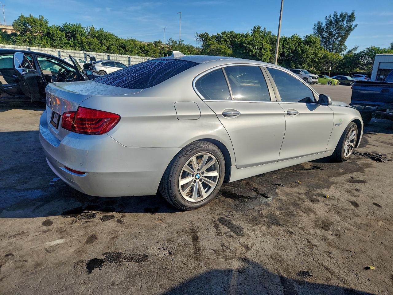 BMW 5 Series I Image 4
