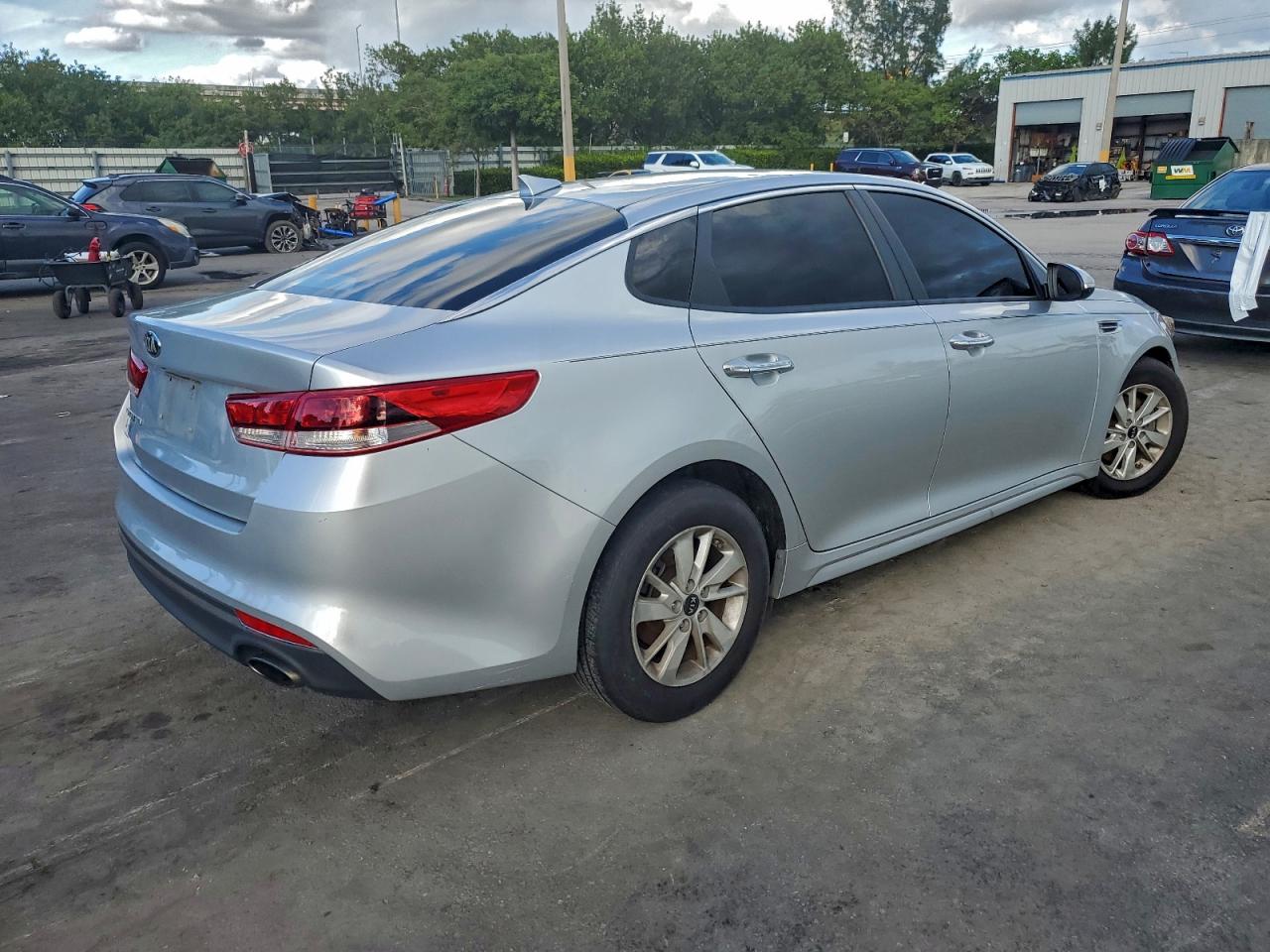 Kia Optima Lx Image 8