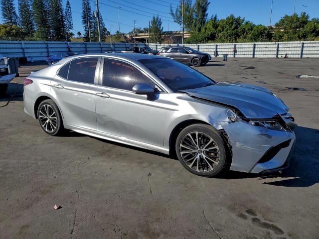 Toyota Camry L Image 2