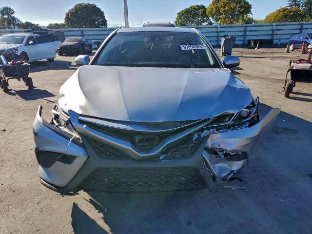 Toyota Camry L Image 3