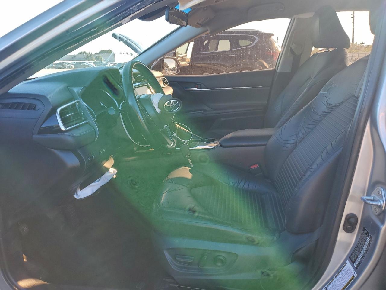 Toyota Camry L Image 5