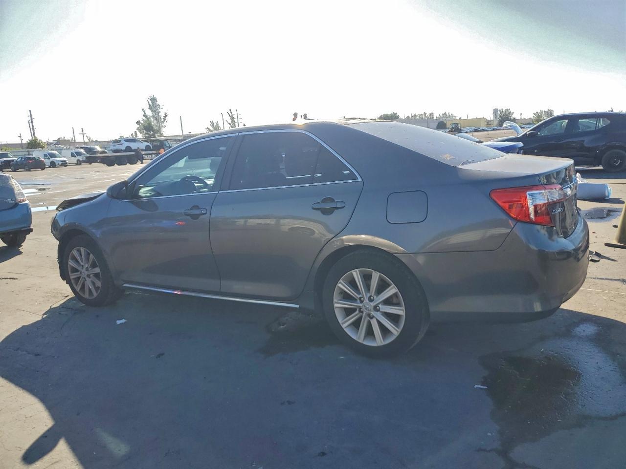 Toyota Camry Base Image 2