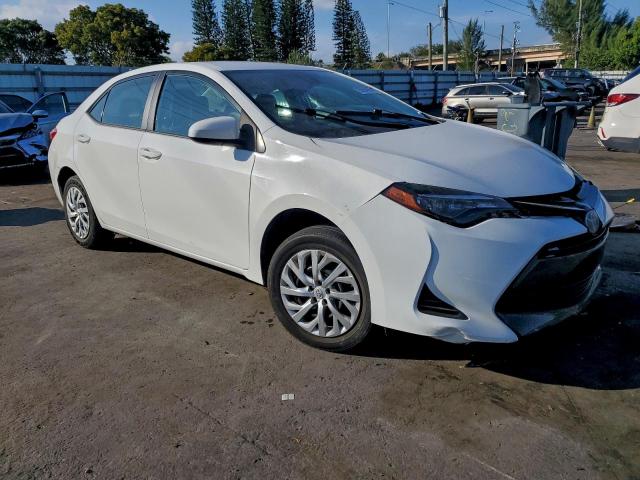 Toyota Corolla L Image 12