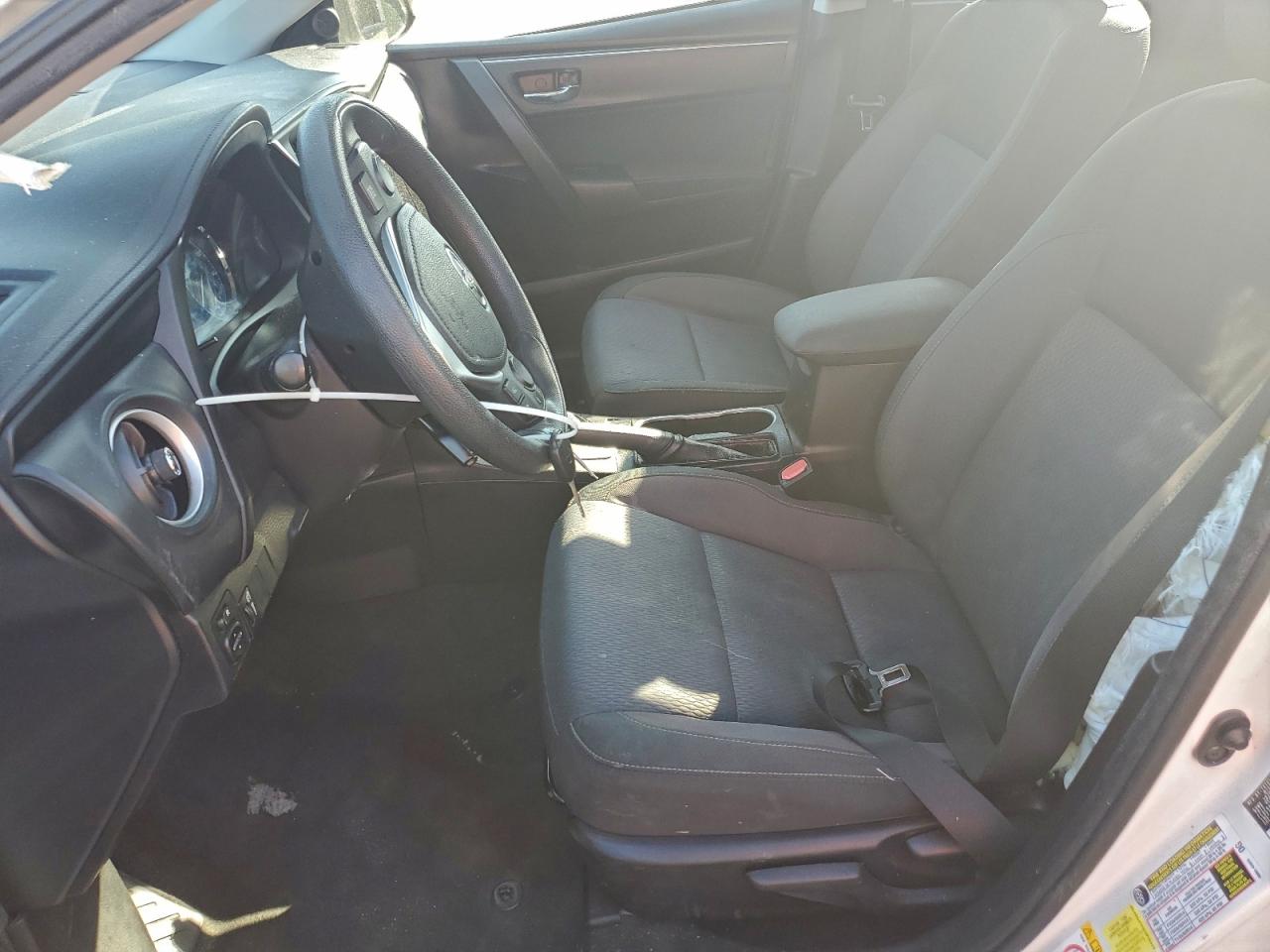 Toyota Corolla L Image 11