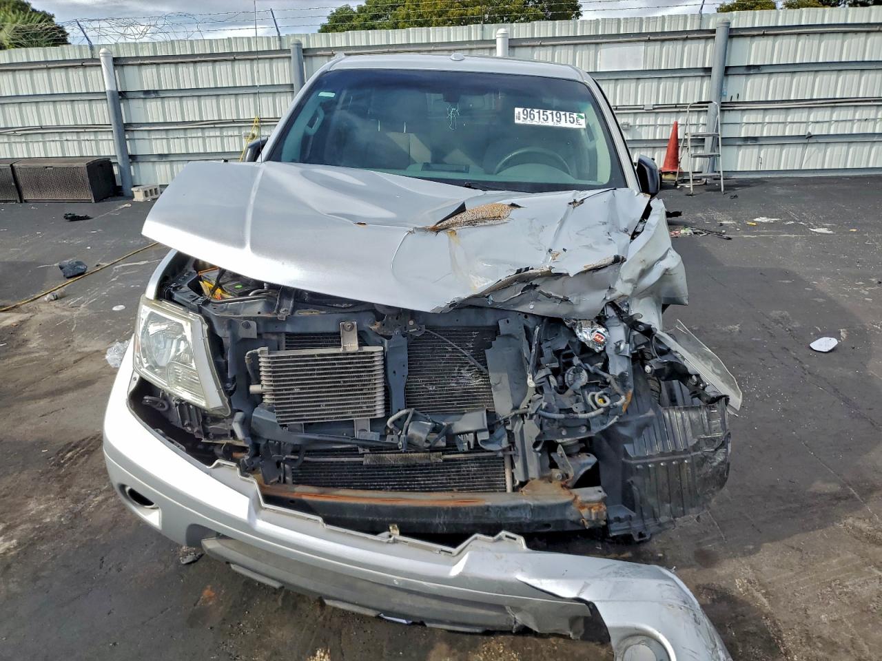 Nissan Frontier S Image 2