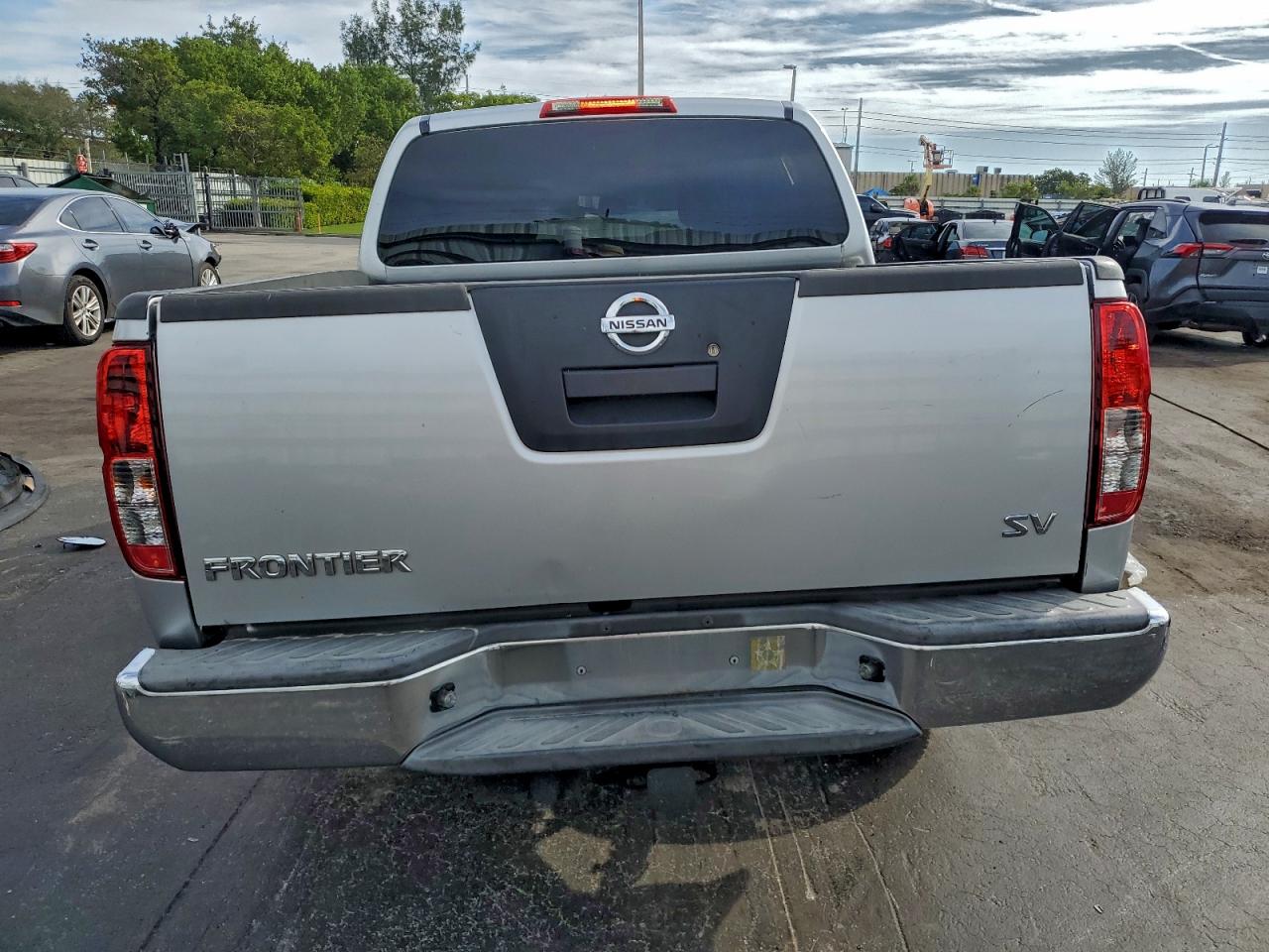 Nissan Frontier S Image 9