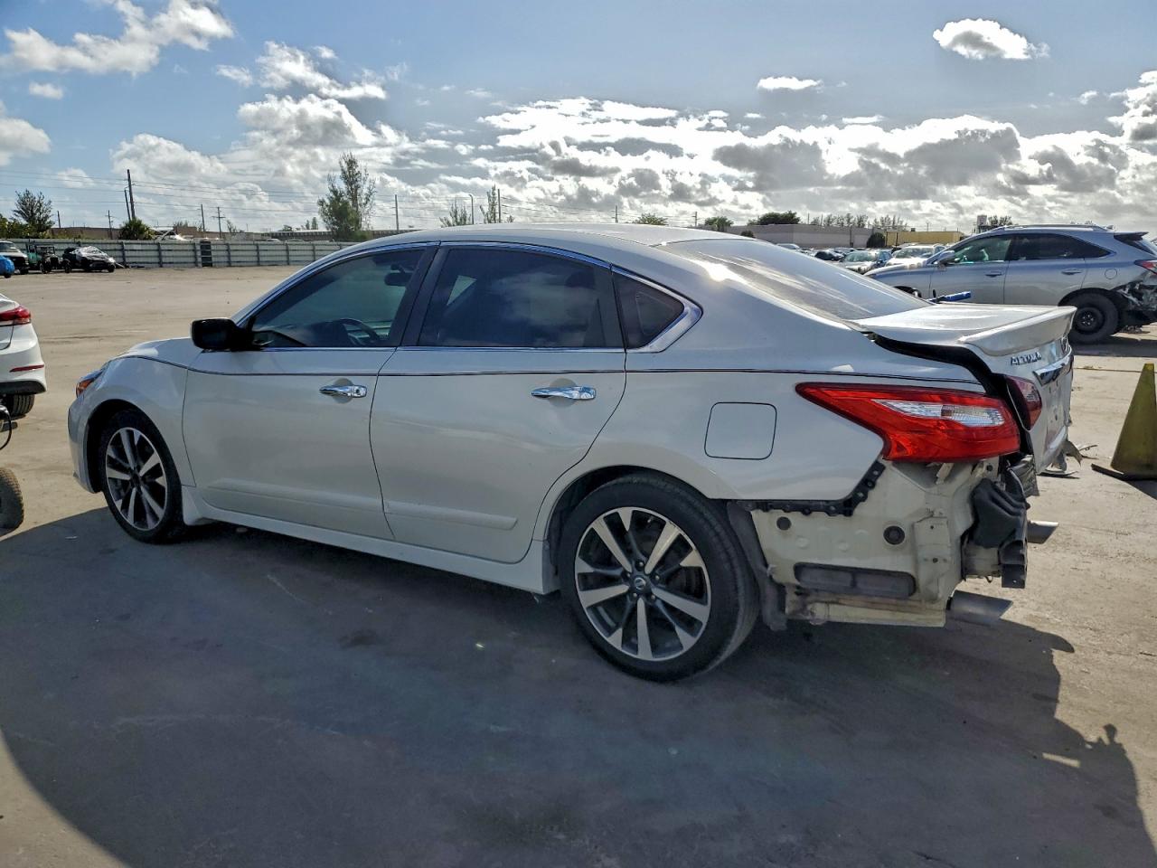 Nissan Altima 2.5 Image 10