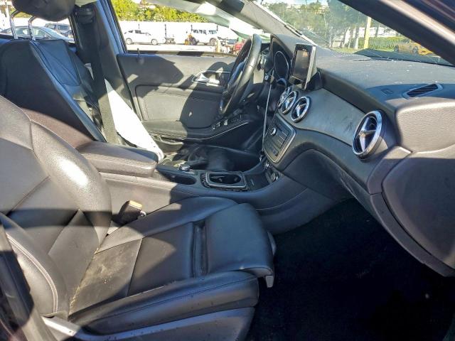 Mercedes-Benz GLA 250 4matic Image 11