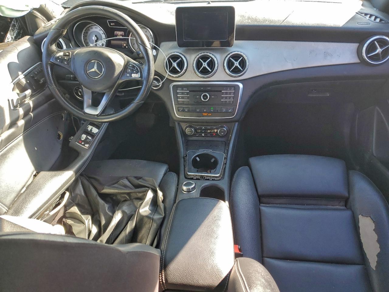 Mercedes-Benz GLA 250 4matic Image 12