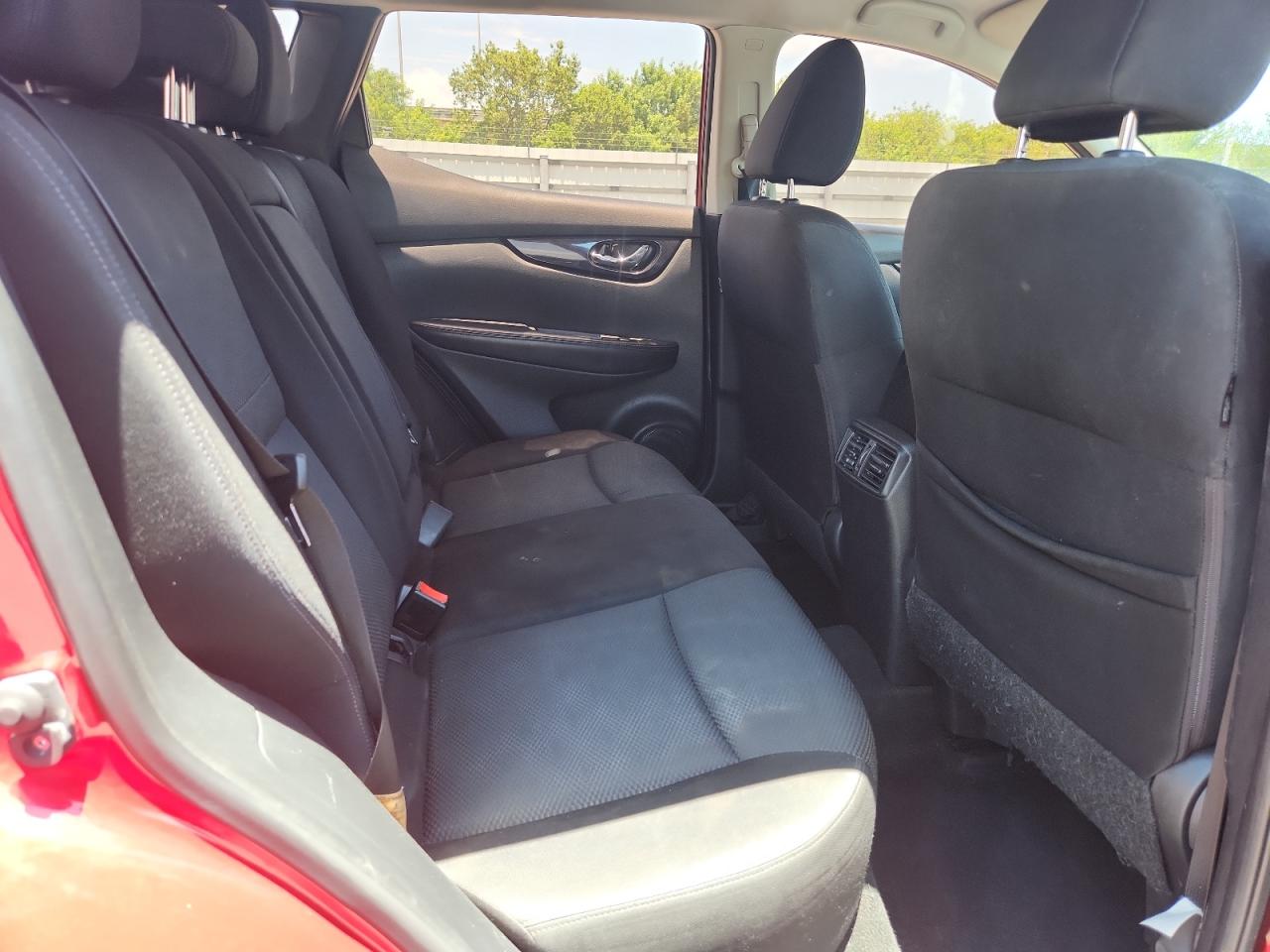 Nissan Rogue S Image 5