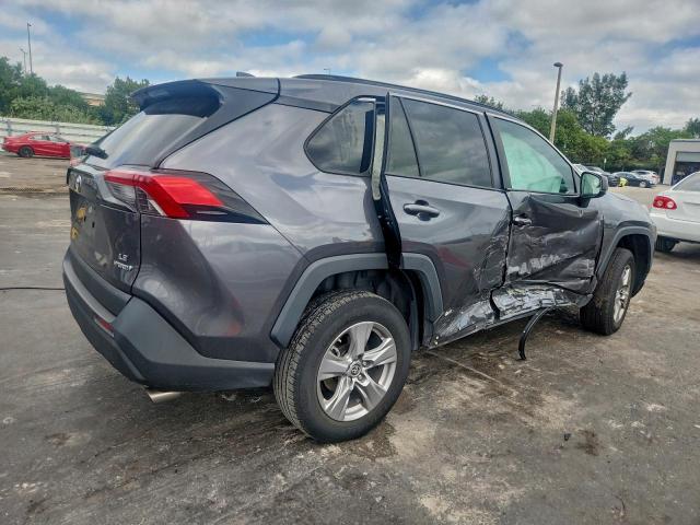 Toyota RAV4 Le Image 12