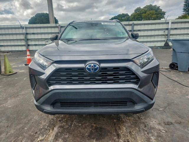 Toyota RAV4 Le Image 3