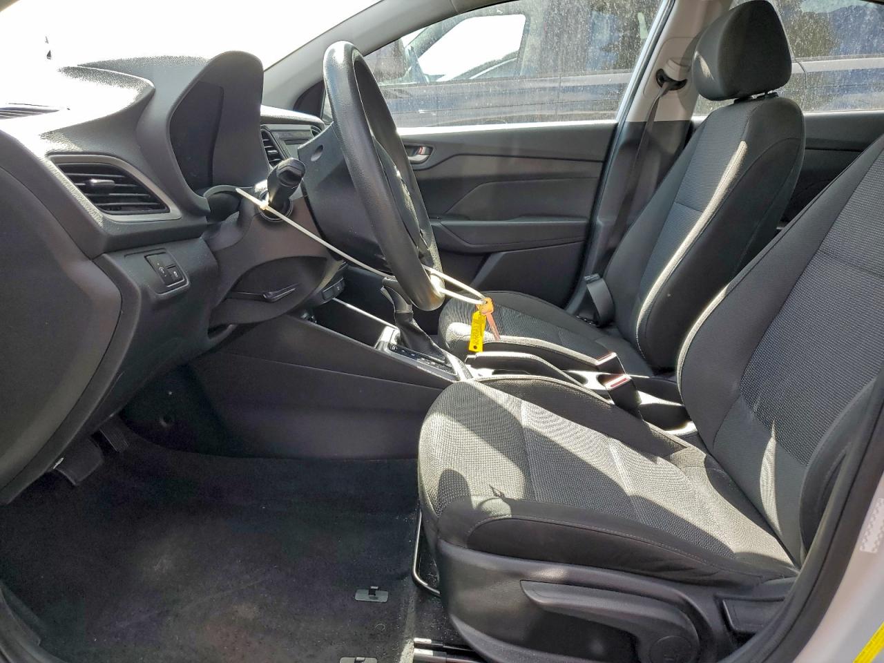 Hyundai ACCENT Se Image 11