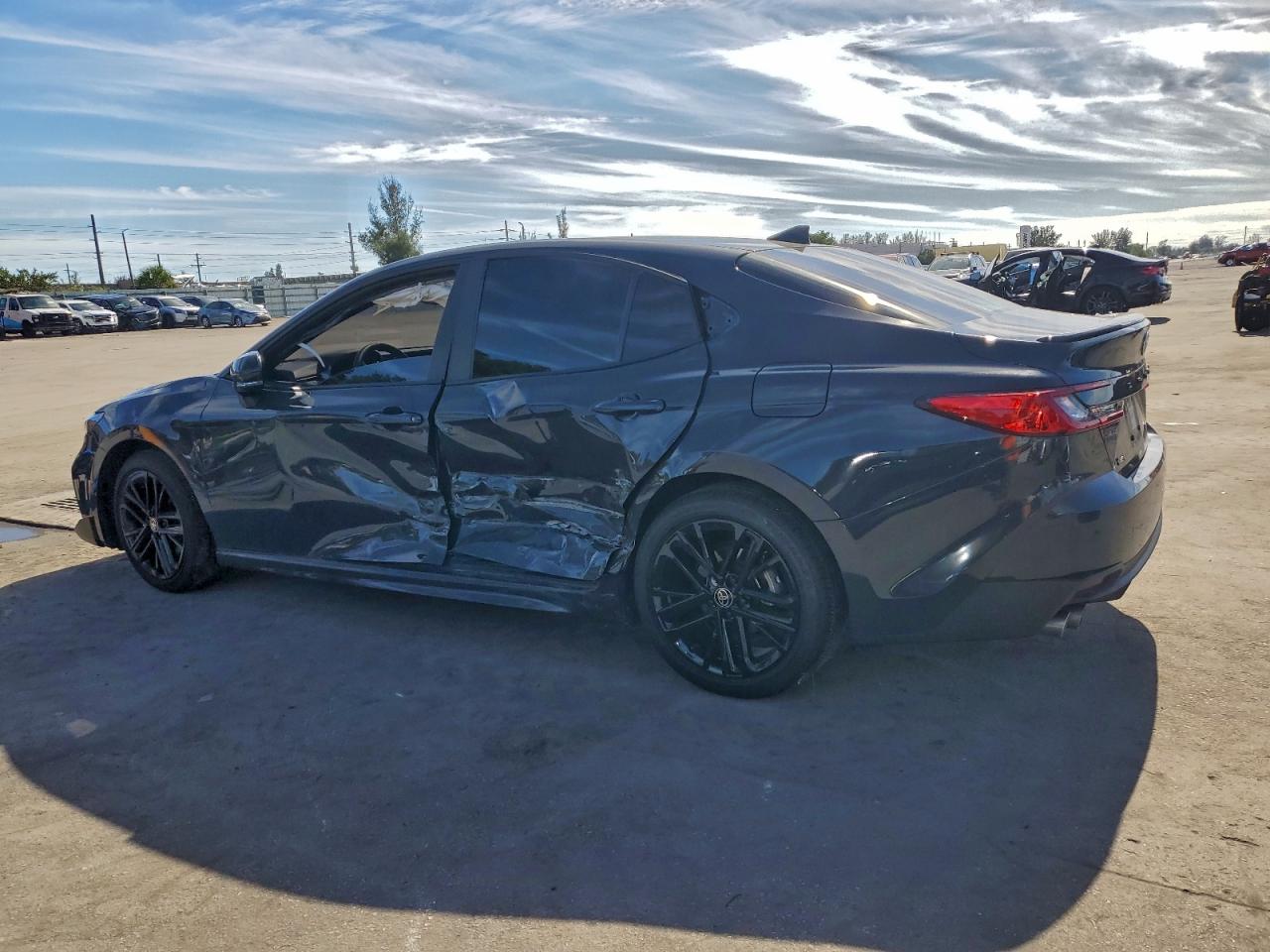 Toyota Camry Xse Image 2