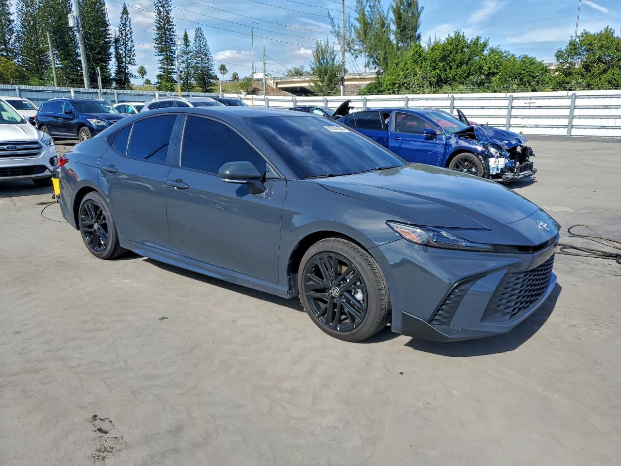 Toyota Camry Xse Image 3