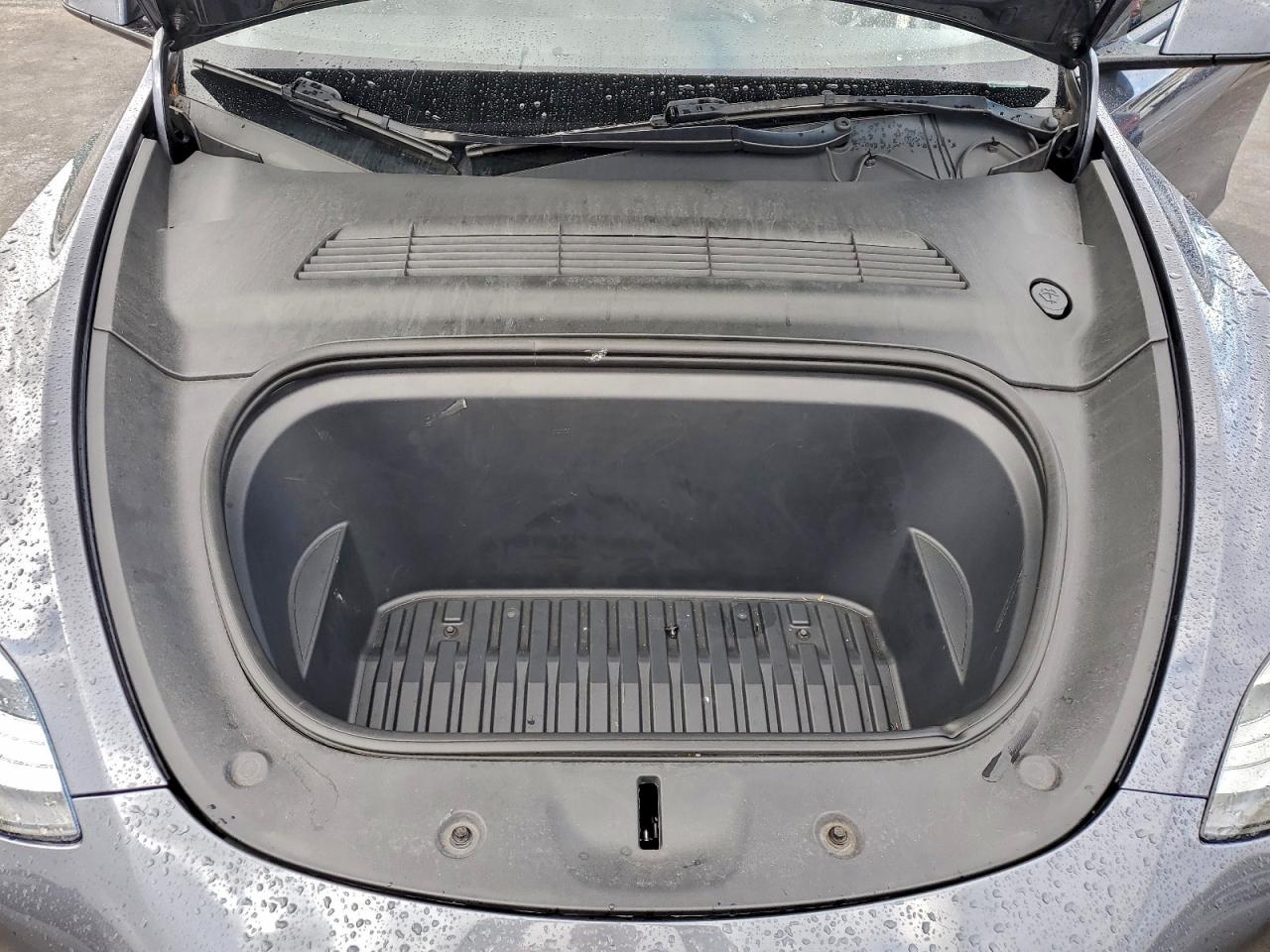 Tesla Model Y Image 8