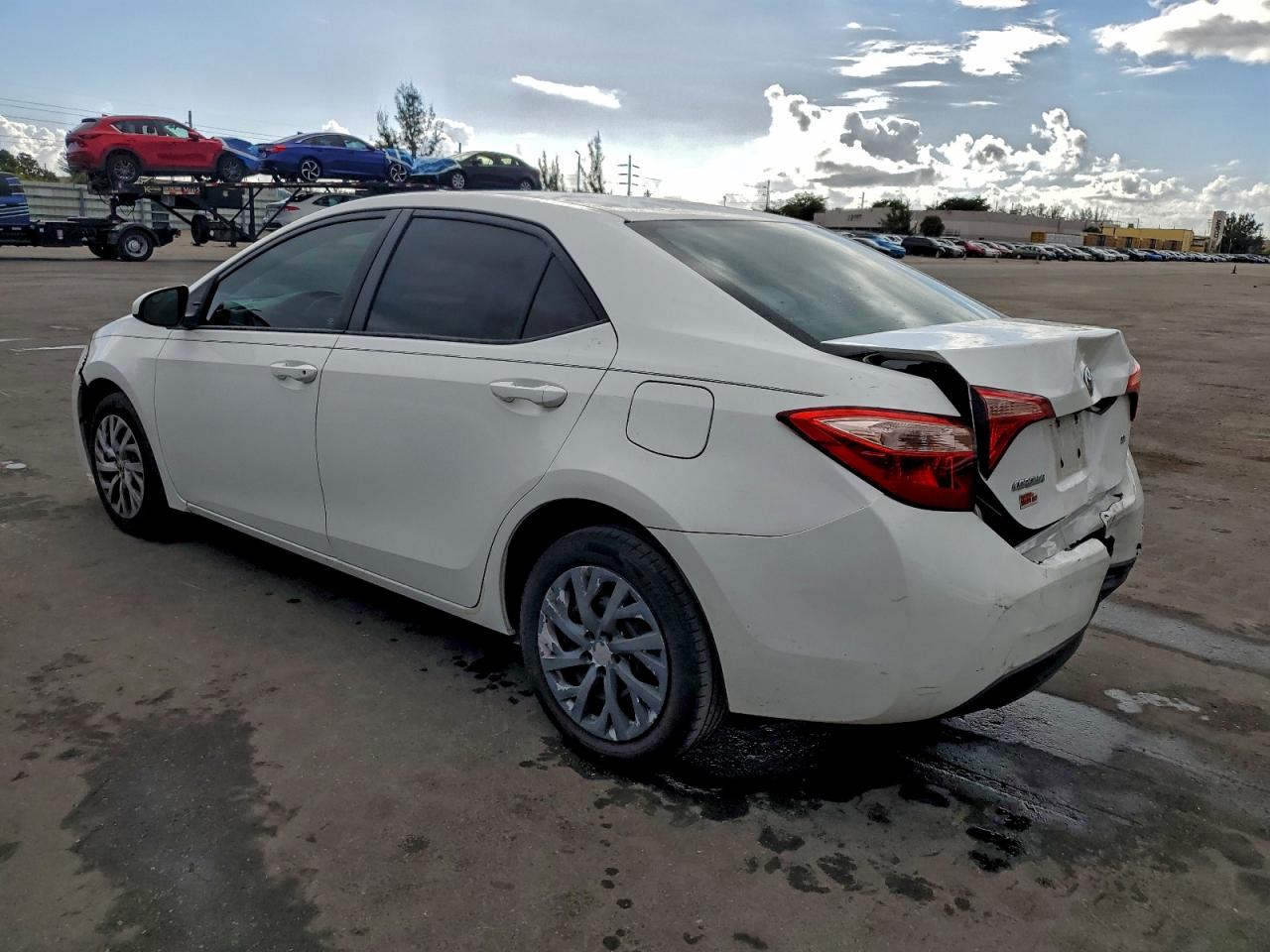 Toyota Corolla L Image 2