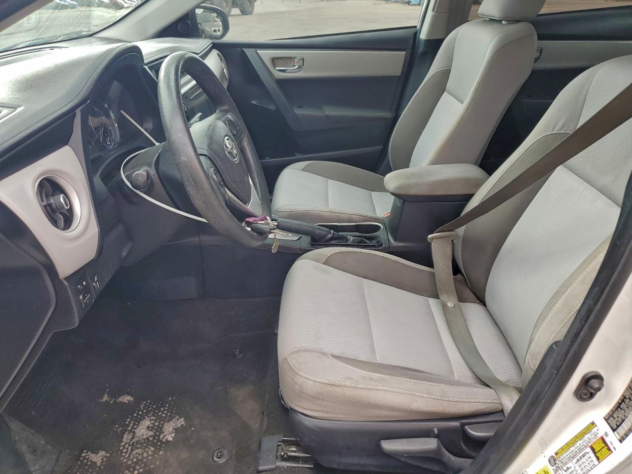 Toyota Corolla L Image 7