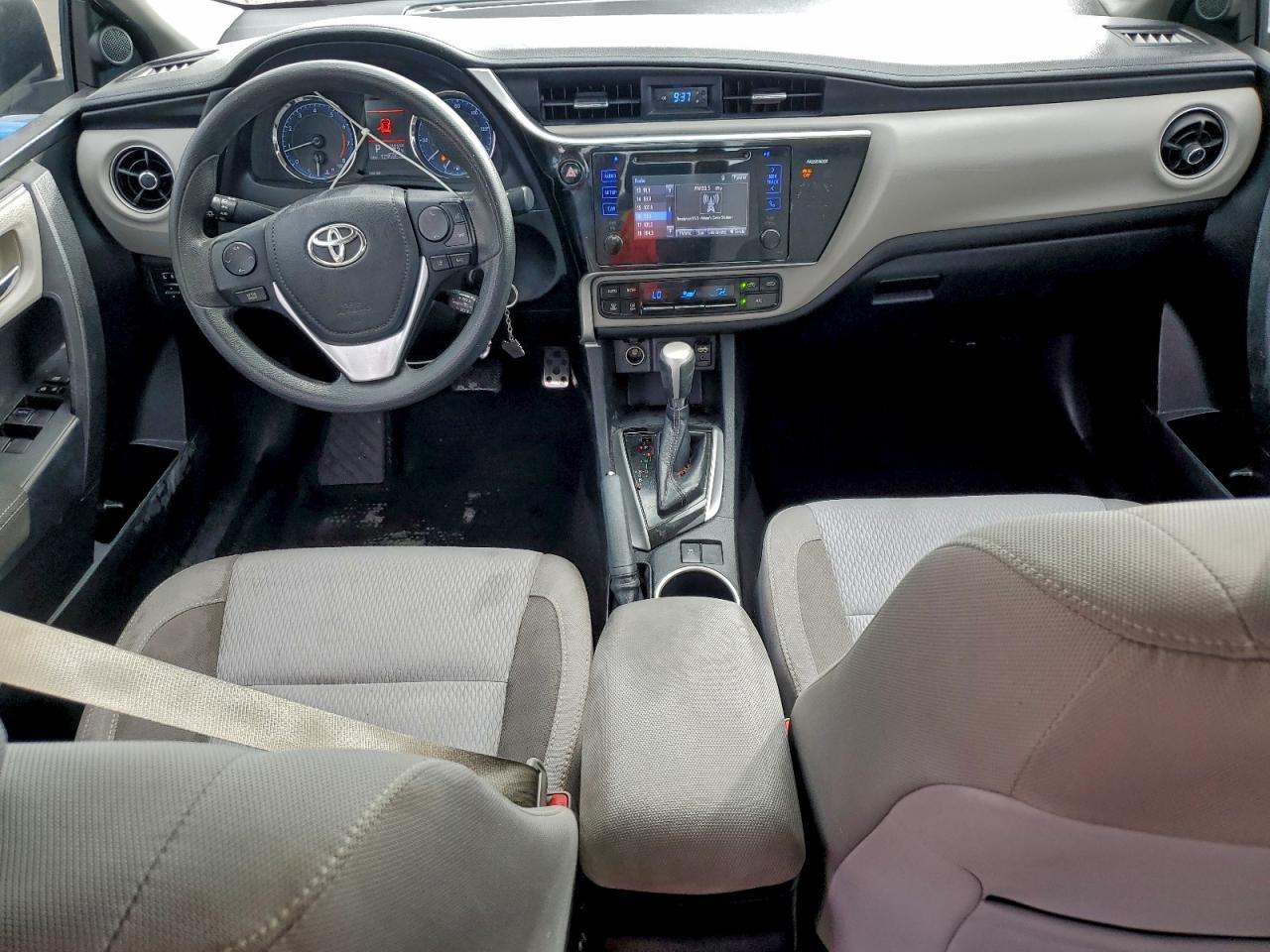 Toyota Corolla L Image 6