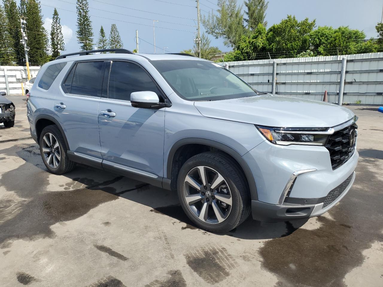 Honda Pilot Touring Image 2