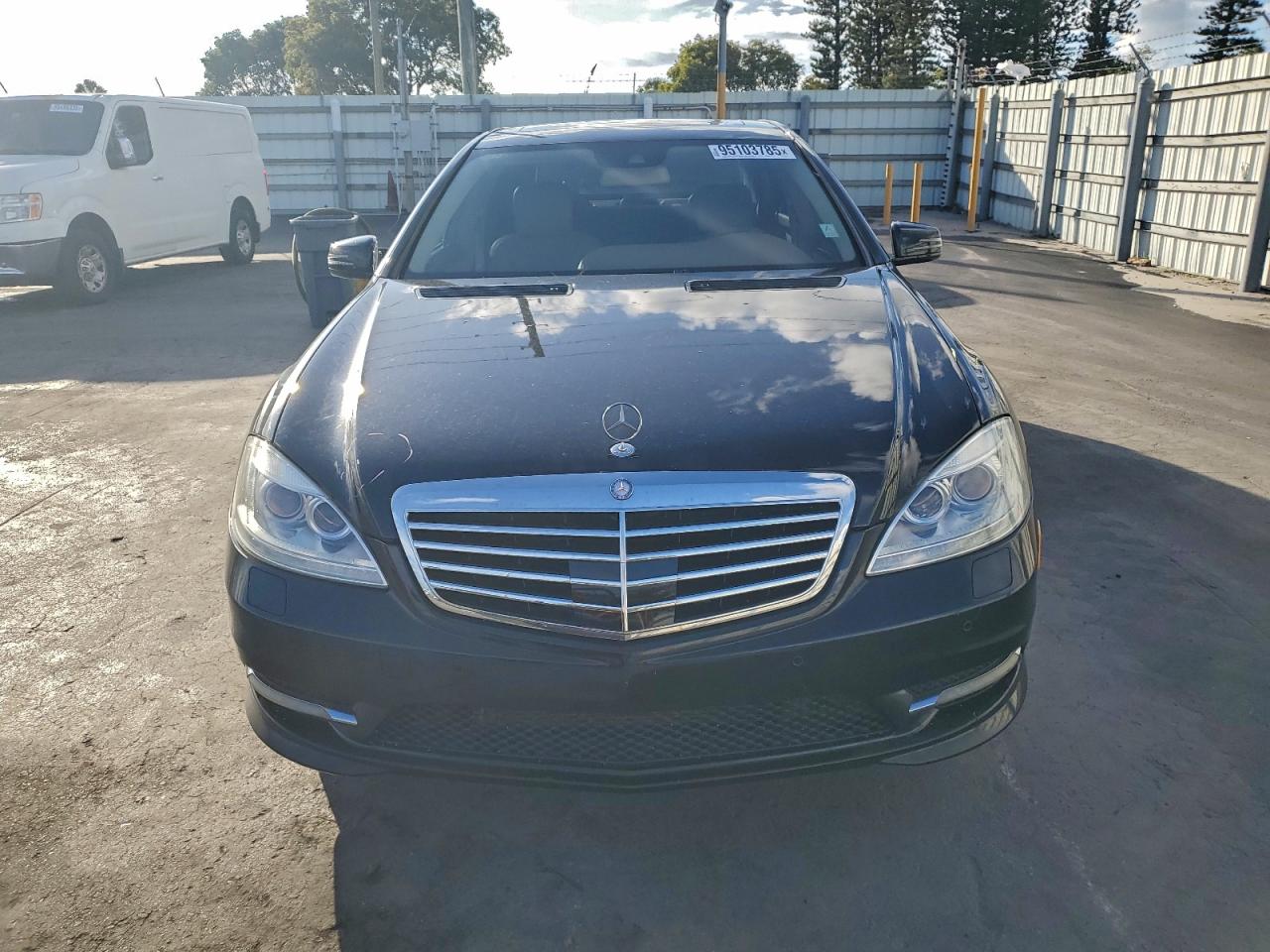Mercedes-Benz S-Class 550 Image 7