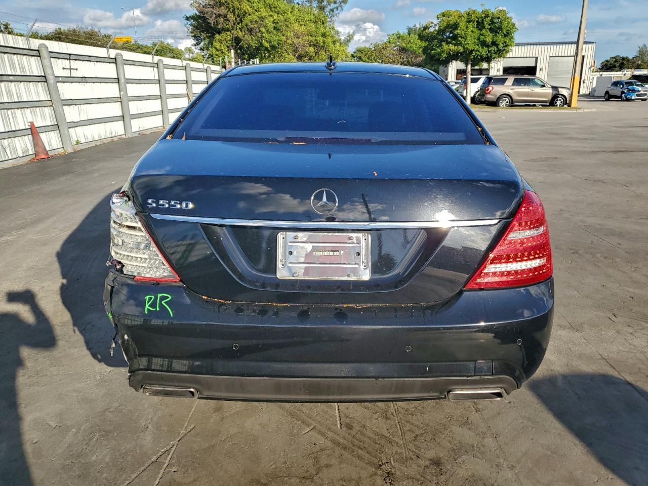 Mercedes-Benz S-Class 550 Image 8