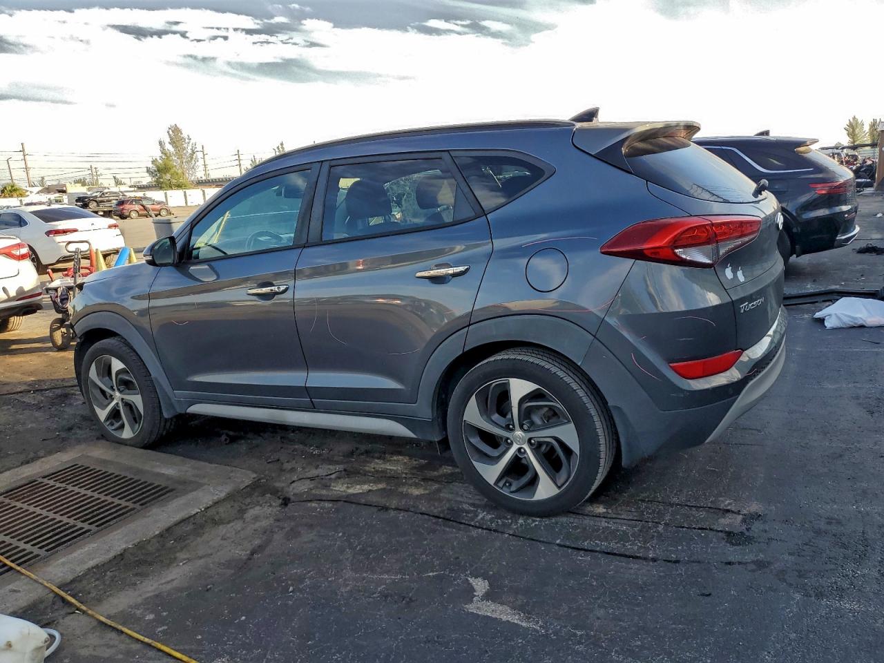 Hyundai TUCSON Value Image 2