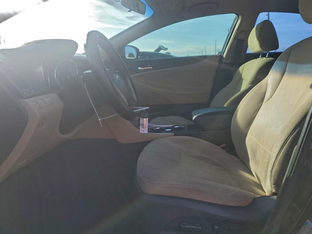 Hyundai SONATA Gls Image 9