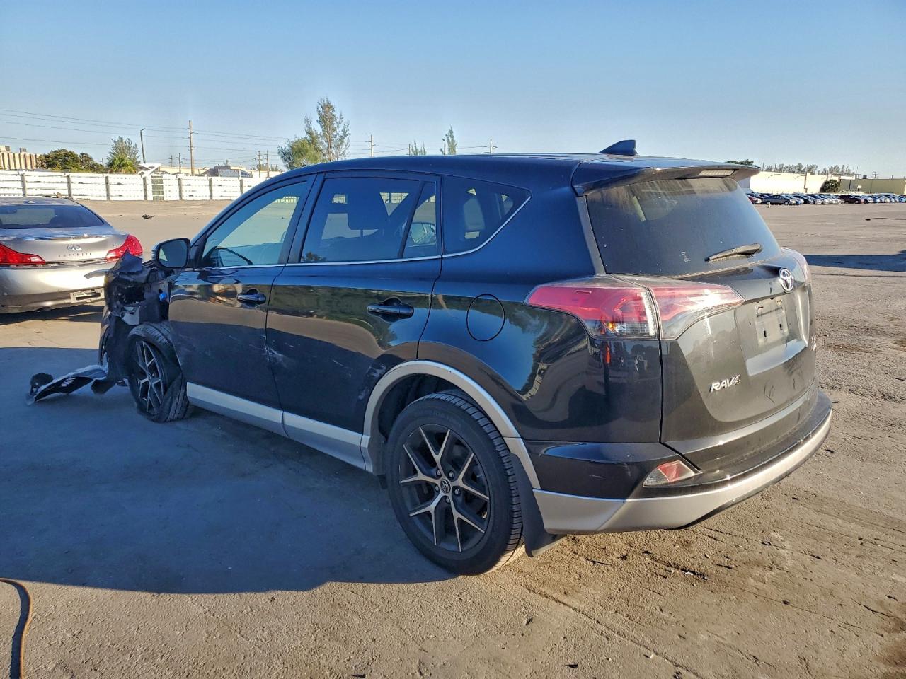 Toyota RAV4 Se Image 2