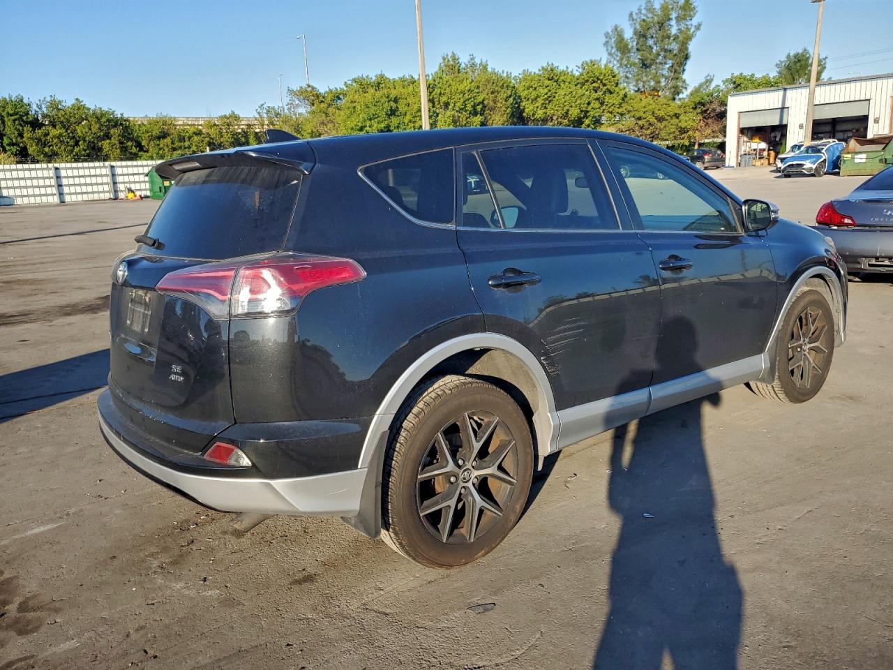 Toyota RAV4 Se Image 12