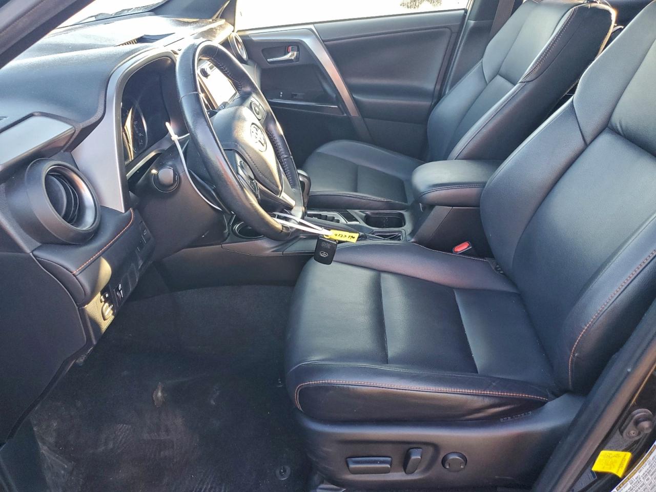 Toyota RAV4 Se Image 5