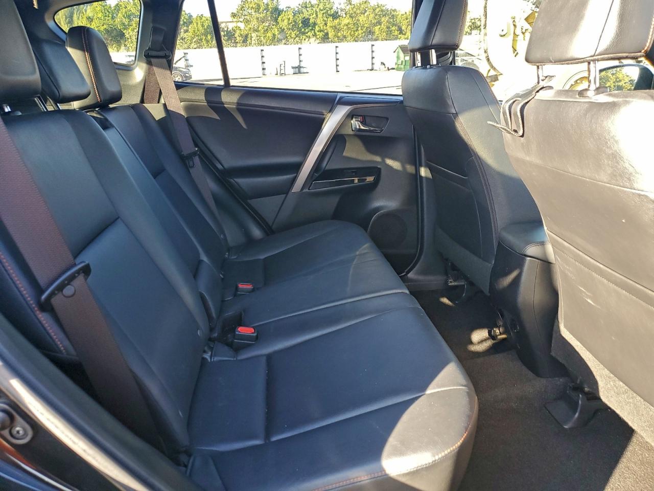 Toyota RAV4 Se Image 6