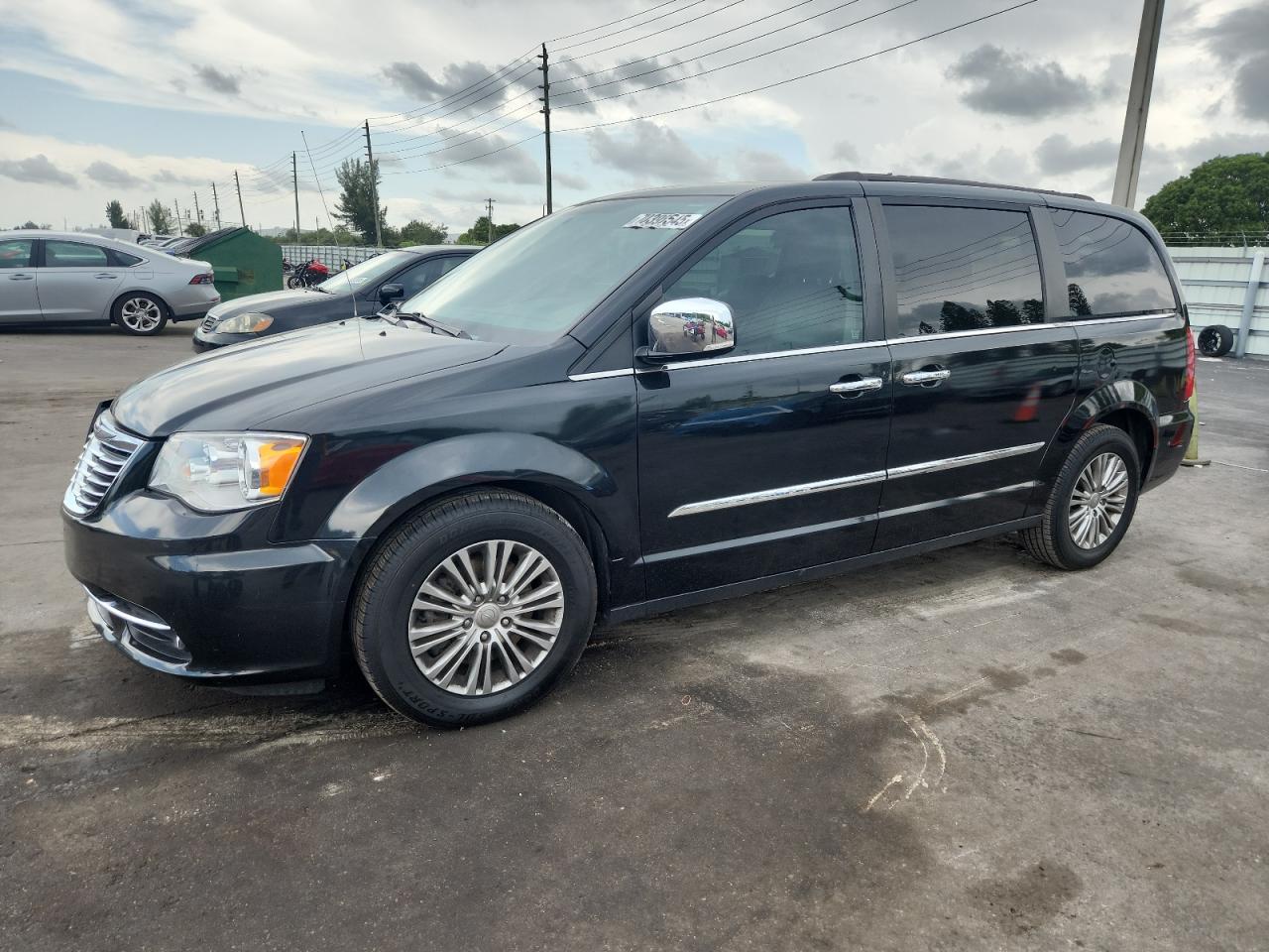 Chrysler Minivan Touring L Image 1