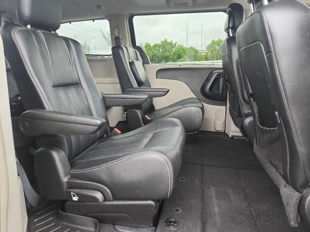 Chrysler Minivan Touring L Image 12