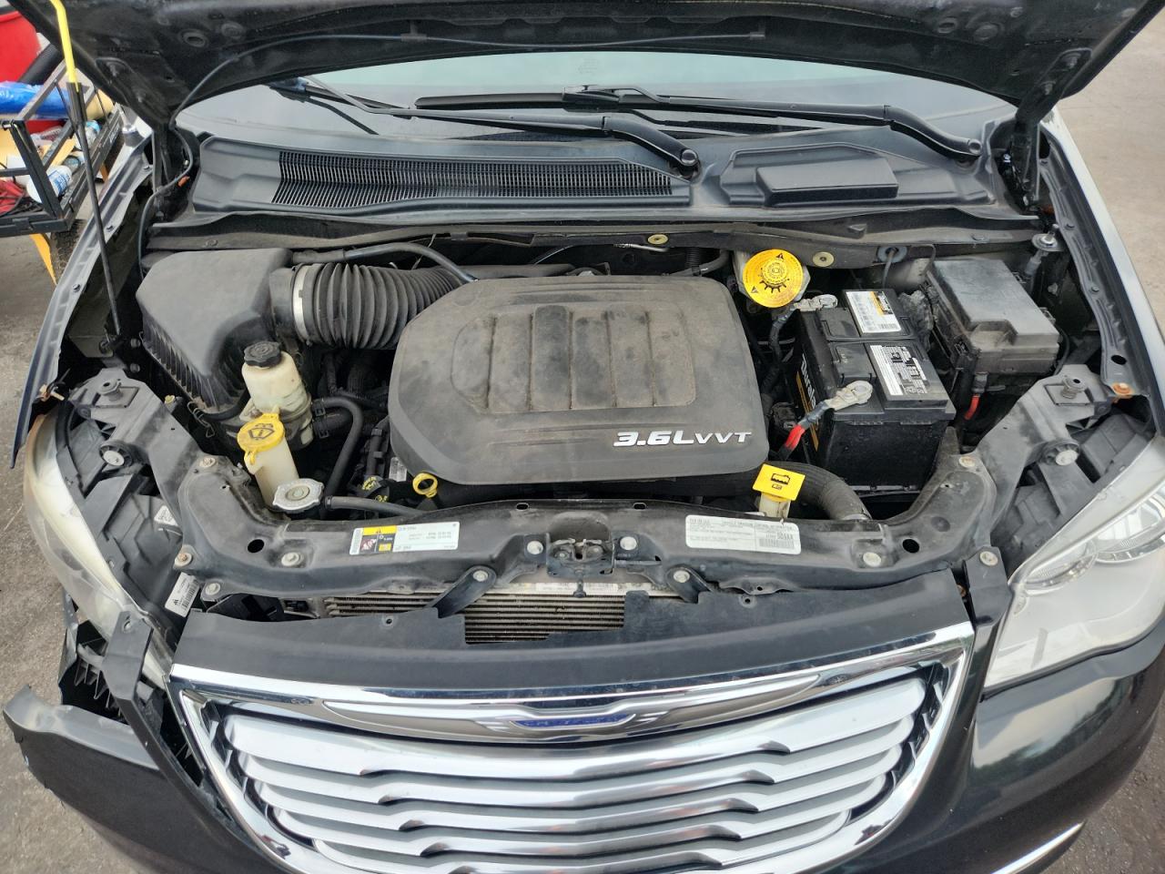 Chrysler Minivan Touring L Image 7