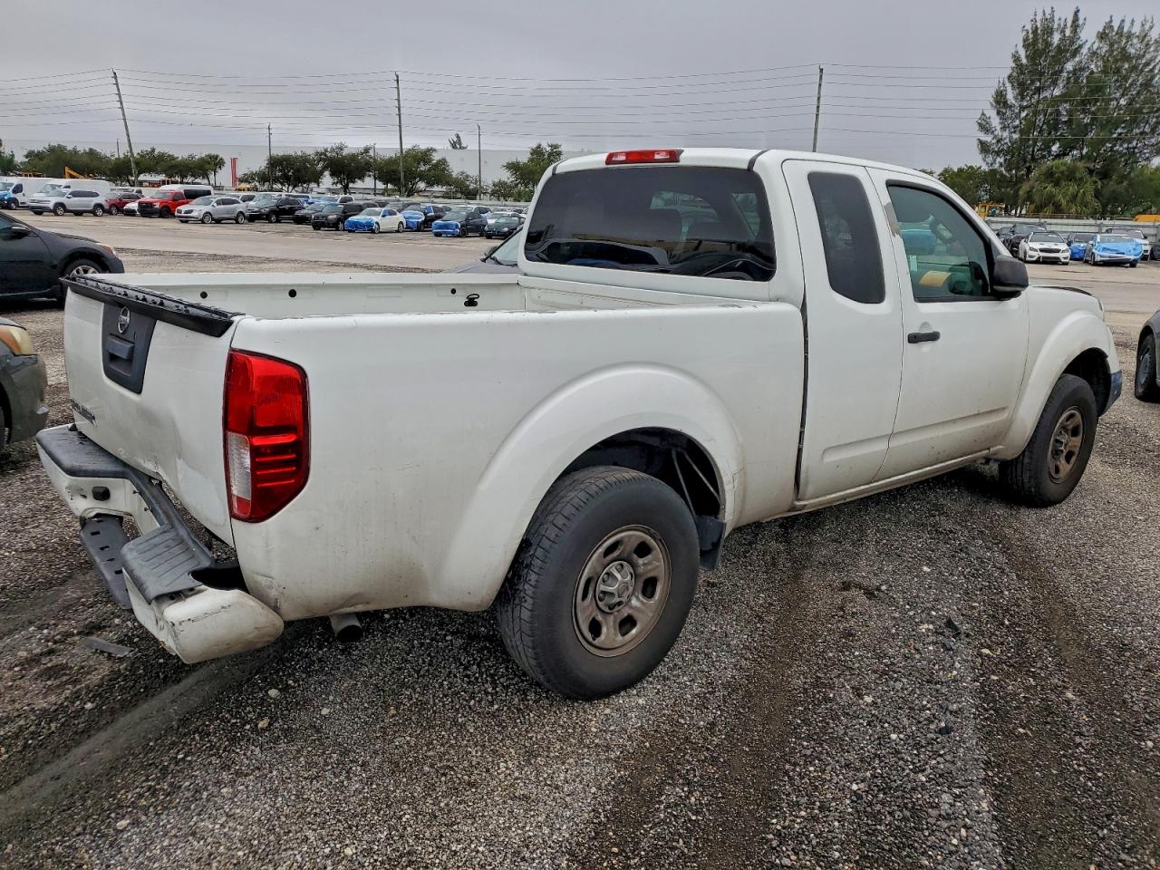 Nissan Frontier S Image 2