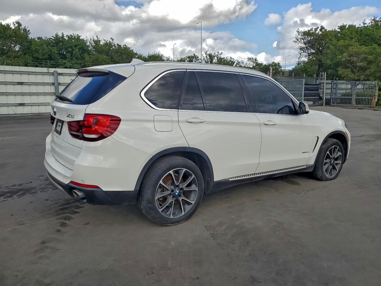 BMW X Series Xdrive35d Image 5